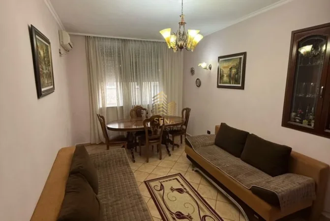 Tirane, jepet me qera apartament 1+1 Kati 3, 80 m² 500 € i diskutueshem (Rruga Barrikadave)