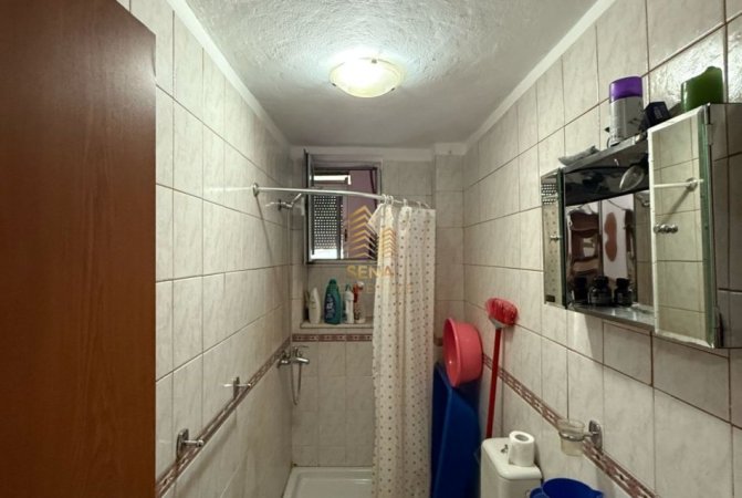 Tirane, jepet me qera apartament 1+1 Kati 3, 80 m² 550 € (Rruga Barrikadave)