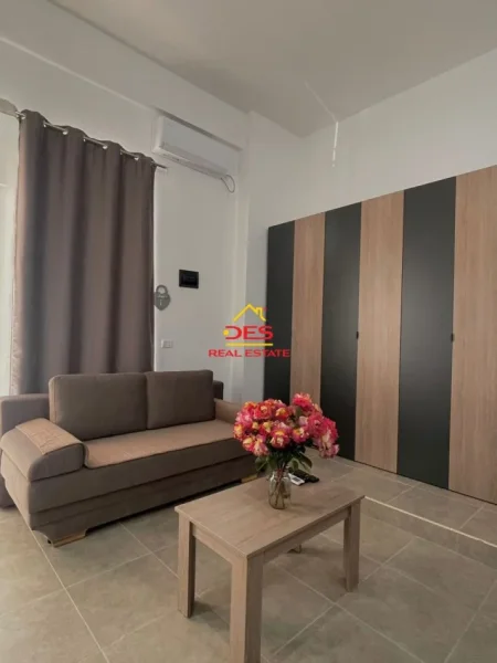 Vlore, jepet me qera apartament 1+1+Ballkon Kati 0, 70 m² 300 € (Rruga Murat Tërbaçi)