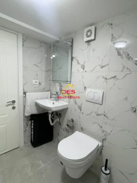 Vlore, jepet me qera apartament 1+1+Ballkon Kati 0, 70 m² 300 € (Rruga Murat Tërbaçi)