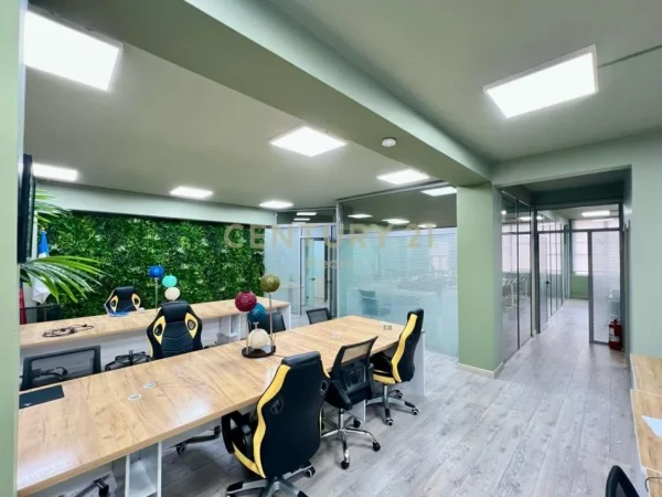 Tirane, jepet me qera ambjent biznesi Kati 5, 300 m² 3.200 € (BLLOK)