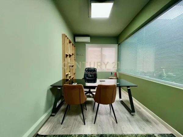 Tirane, jepet me qera ambjent biznesi Kati 5, 300 m² 3.200 € (BLLOK)