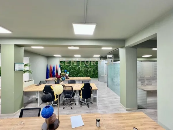 Tirane, jepet me qera ambjent biznesi Kati 5, 300 m² 3.200 € (BLLOK)