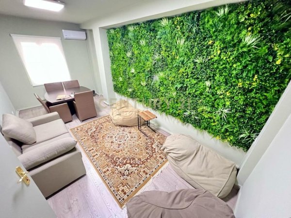 Tirane, jepet me qera ambjent biznesi Kati 5, 300 m² 3.200 € (BLLOK)