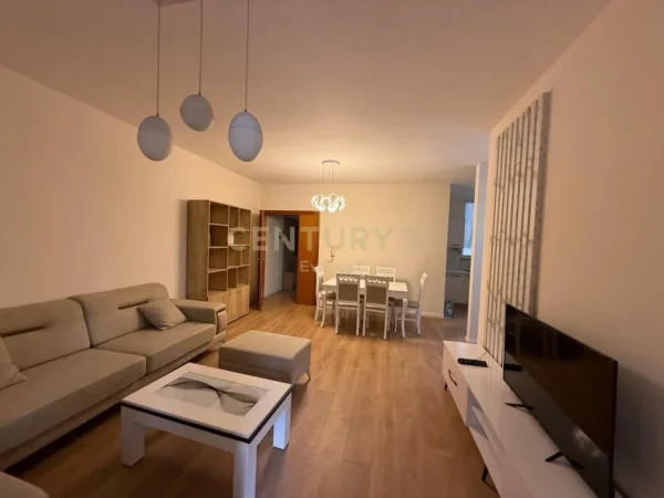 Tirane, jepet me qera apartament 2+1+Aneks+Ballkon Kati 8, 113 m² 700 € (Rruga e kavajes)