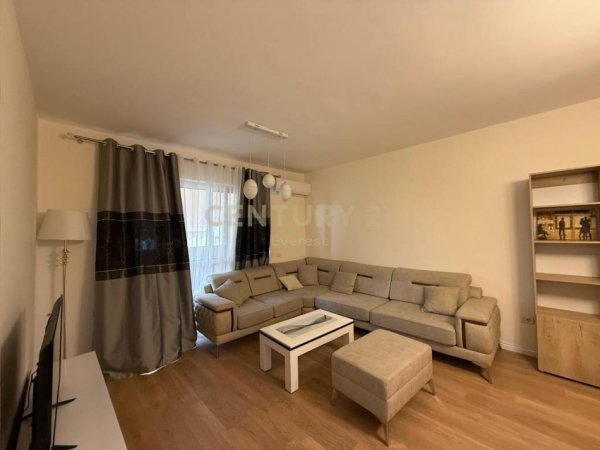 Tirane, jepet me qera apartament 2+1+Aneks+Ballkon Kati 8, 113 m² 700 € (Rruga e kavajes)