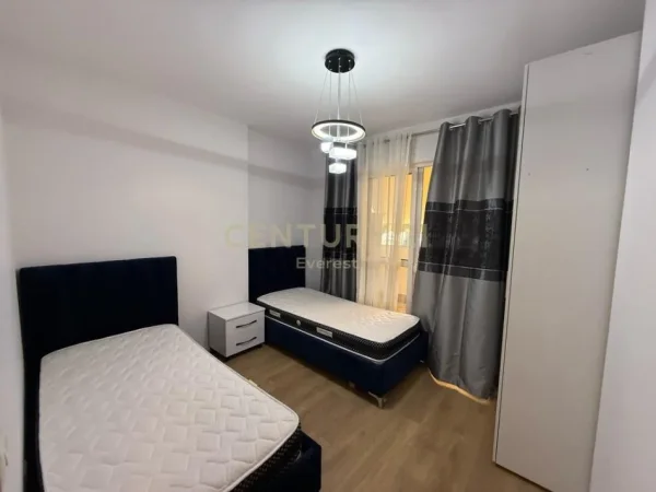 Tirane, jepet me qera apartament 2+1+Aneks+Ballkon Kati 8, 113 m² 700 € (Rruga e kavajes)