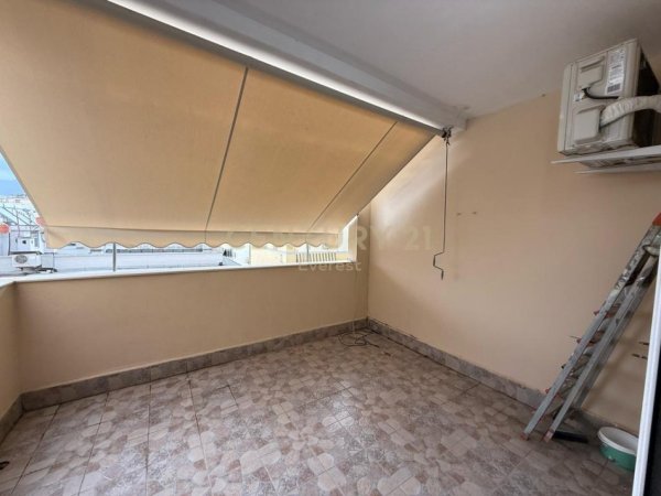Tirane, jepet me qera apartament 2+1+Aneks+Ballkon Kati 8, 113 m² 700 € (Rruga e kavajes)