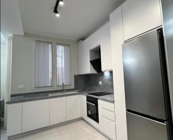 Tirane, jepet me qera apartament 2+1+Ballkon Kati 5, 105 m² 700 € (River Rezidenc)