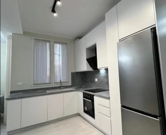 Tirane, jepet me qera apartament 2+1+Ballkon Kati 5, 105 m² 700 € (River Rezidenc)