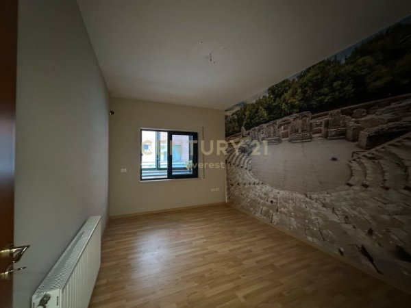 Tirane, jepet me qera zyre Kati 3, 143 m² 1.000 € (Galeria)