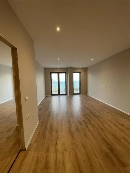 Shqiperi, shes apartament 2+1 Kati 1, 120 m² 150.000 € (vlore)