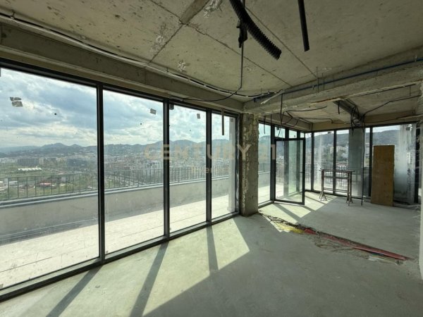 Tirane, jepet me qera apartament 3+1+Aneks+Ballkon Kati 15, 233 m² 5.000 € (Lake View)