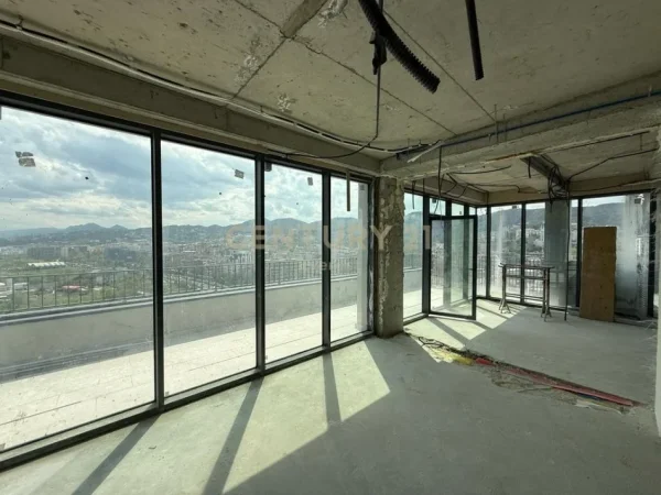 Tirane, jepet me qera apartament 3+1+Aneks+Ballkon Kati 15, 233 m² 5.000 € (Lake View)