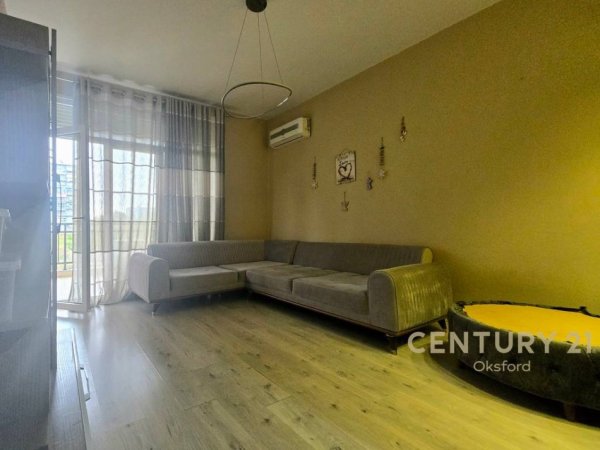 Tirane, jepet me qera apartament 2+1+Aneks+Ballkon Kati 1, 90 m² 700 € (Fusha Aviacionit)