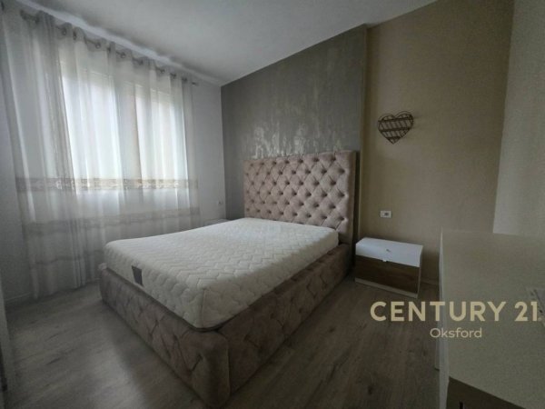 Tirane, jepet me qera apartament 2+1+Aneks+Ballkon Kati 1, 90 m² 700 € (Fusha Aviacionit)