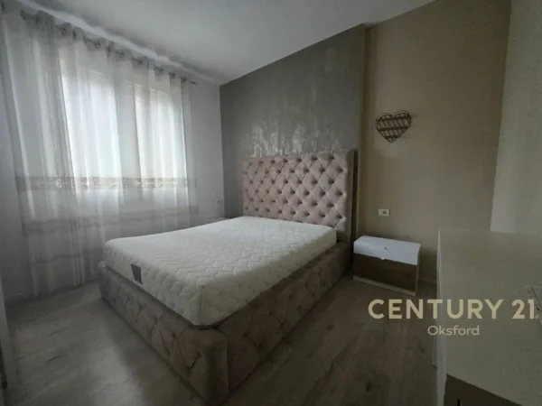 Tirane, jepet me qera apartament 2+1+Aneks+Ballkon Kati 1, 90 m² 700 € (Fusha Aviacionit)