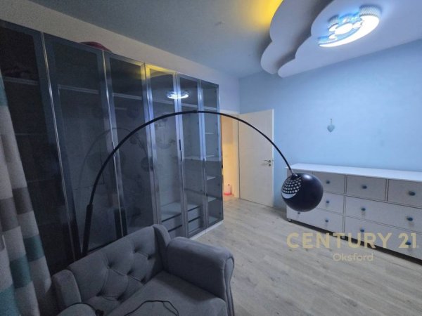 Tirane, jepet me qera apartament 2+1+Aneks+Ballkon Kati 1, 90 m² 700 € (Fusha Aviacionit)