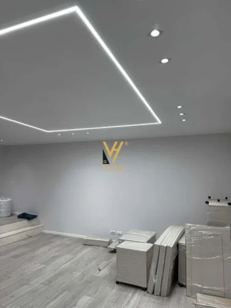 Tirane, jepet me qera zyre Kati 0, 75 m² 2.000 € (RRUGA E ELBASANIT)