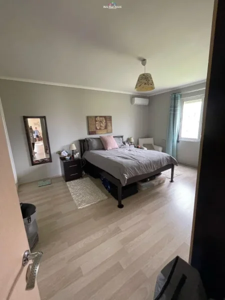 Tirane, jepet me qera Vile 2 Katshe Kati 1, 280 m² 1.500 € (farke)