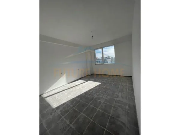 Durres, jap me qera zyre , 120 m² 300 € (spitali durres)