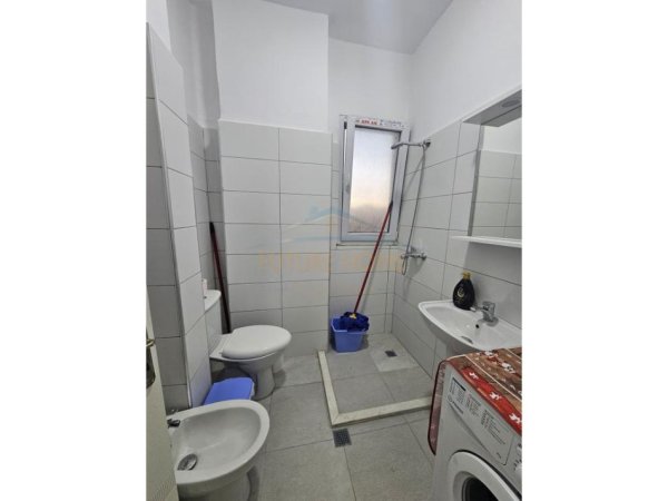 Durres, jepet me qera apartament 2+1+Ballkon Kati 3, 400 € (tregu industrial)
