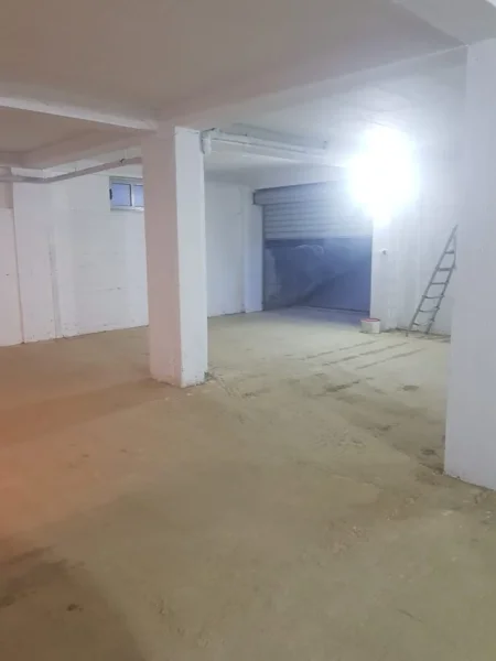 Tirane, jepet me qera magazine Kati 0, 120 m² 300 € (ALI DEMI)