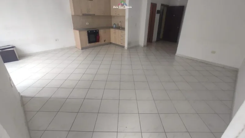 Tirane, jepet me qera zyre Kati 4, 110 m² 500 € (rruga e kavajes)