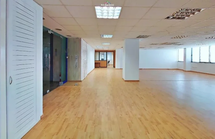 Tirane, jepet me qera zyre Kati 2, 220 m² 1.800 € (dritan hoxha)