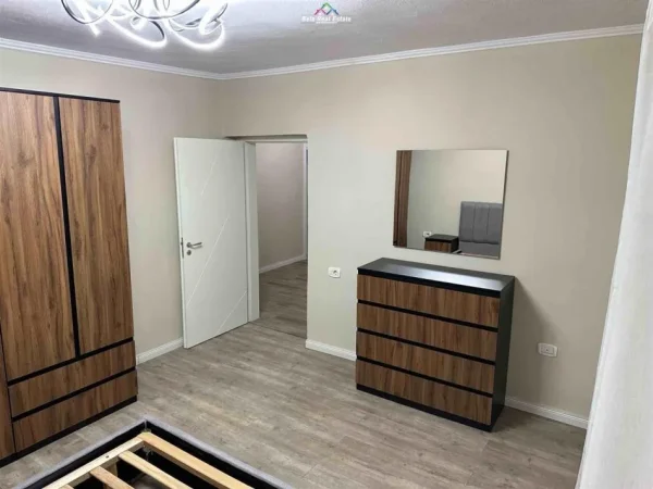 Tirane, jepet me qera apartament 1+1+Ballkon Kati 5, 60 m² 600 € (shkolla e baletit)