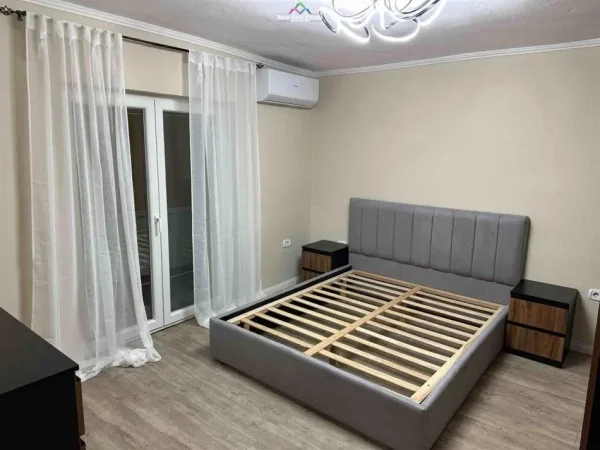 Tirane, jepet me qera apartament 1+1+Ballkon Kati 5, 60 m² 600 € (shkolla e baletit)