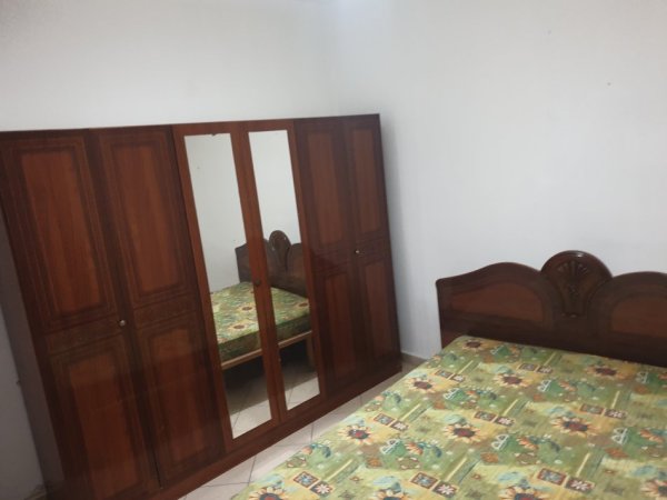 Tirane, jepet me qera Vile 1+1 Kati 2, 4 m² 200 € (Don bosko)