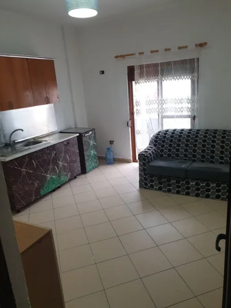Tirane, jepet me qera Vile 1+1 Kati 2, 4 m² 200 € (Don bosko)