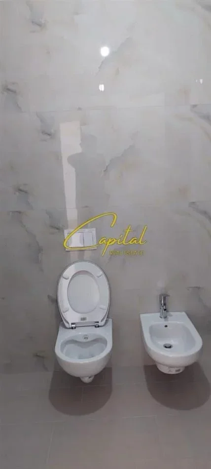 Tirane, jepet me qera zyre Kati 9, 70 m² 490 € (KOMPLEKSI FARMACIA 10)