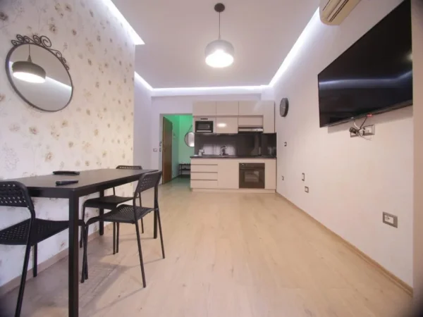 Tirane, jepet me qera apartament 1+1 Kati 3, 64 m² 550 € (Qender)