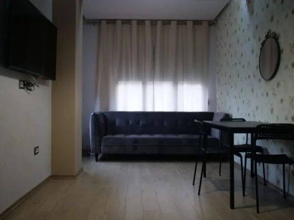 Tirane, jepet me qera apartament 1+1 Kati 3, 64 m² 550 € (Qender)