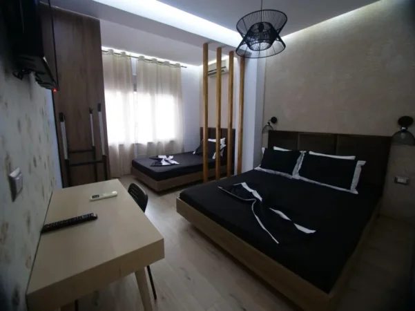 Tirane, jepet me qera apartament 1+1 Kati 3, 64 m² 550 € (Qender)