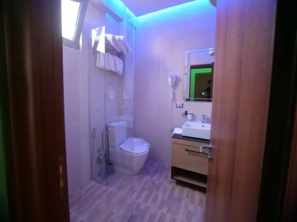 Tirane, jepet me qera apartament 1+1 Kati 3, 64 m² 550 € (Qender)