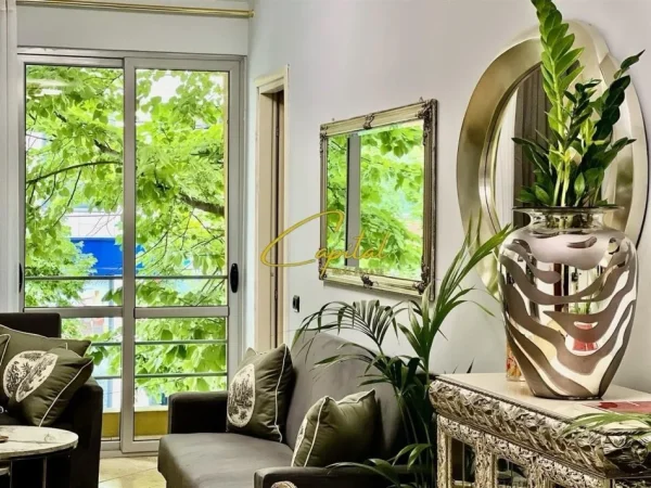 Tirane, jepet me qera apartament 2+1 Kati 1, 100 m² 700 € (PAZARI I RI)