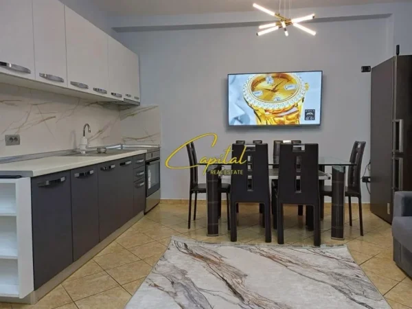 Tirane, jepet me qera apartament 2+1 Kati 1, 100 m² 700 € (PAZARI I RI)