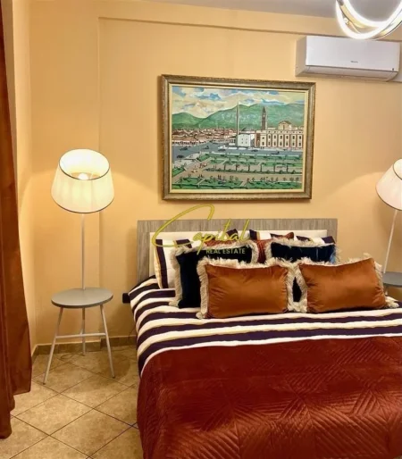 Tirane, jepet me qera apartament 2+1 Kati 1, 100 m² 700 € (PAZARI I RI)