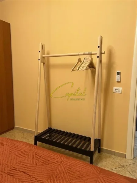 Tirane, jepet me qera apartament 2+1 Kati 1, 100 m² 700 € (PAZARI I RI)