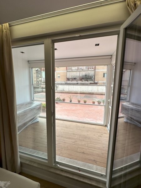 Tirane, jepet me qera apartament 2+1+Ballkon Kati 2, 107 m² 1.000 € (Kompleksi Vizion+)