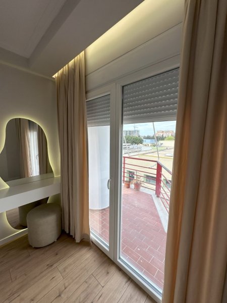 Tirane, jepet me qera apartament 2+1+Ballkon Kati 2, 107 m² 1.000 € (Kompleksi Vizion+)