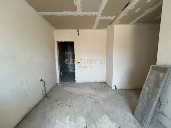 Tirane, shitet apartament 2+1 Kati 4, 117 m² 258.000 € (Rruga e Durresit)