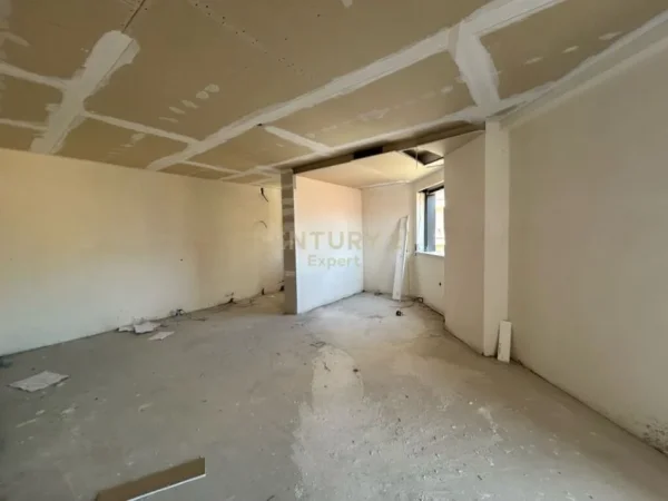 Tirane, shitet apartament 2+1 Kati 4, 117 m² 258.000 € (Rruga e Durresit)
