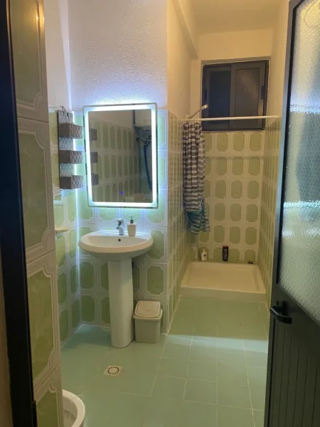 Durres, jepet me qera Vile 2+1 Kati 1, 75 m² 300 € 