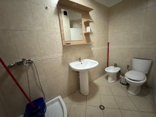 Tirane, jepet me qera apartament 2+1 Kati 2, 78 m² 600 € (rruga e barrikadave)