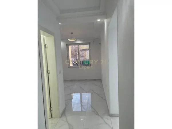 Tirane, shitet apartament 1+1 Kati 2, 48 m² 145.000 € (rruga e dibres)