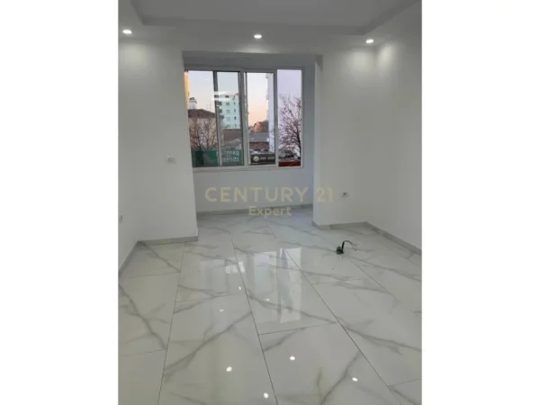 Tirane, shitet apartament 1+1 Kati 2, 48 m² 145.000 € (rruga e dibres)